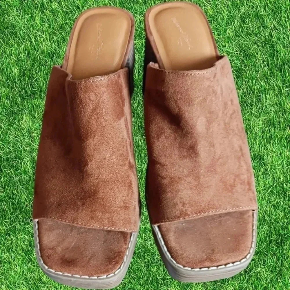 Universal thread platform heels mules slip on size 9 color cognac